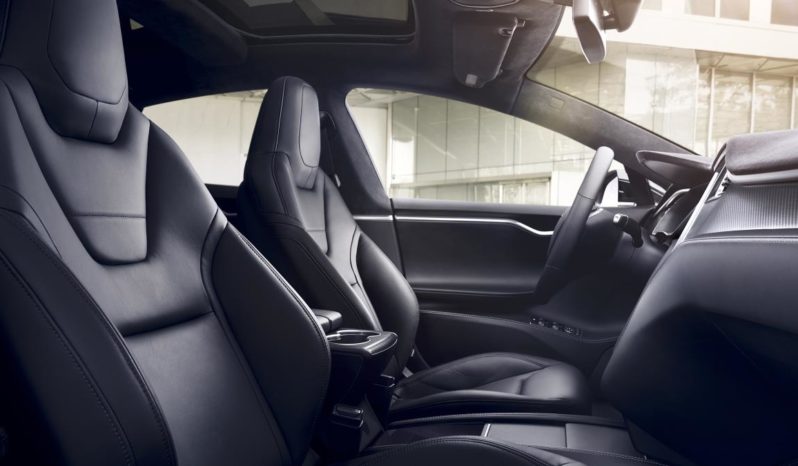 Tesla Model S lleno