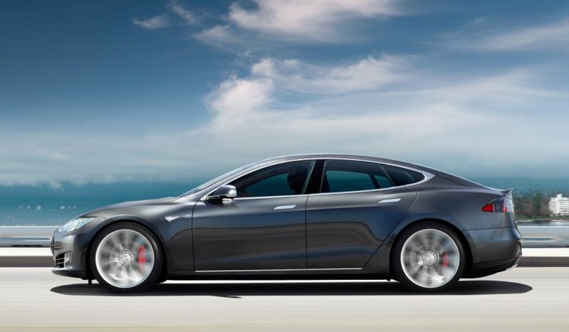 Tesla Model S lleno