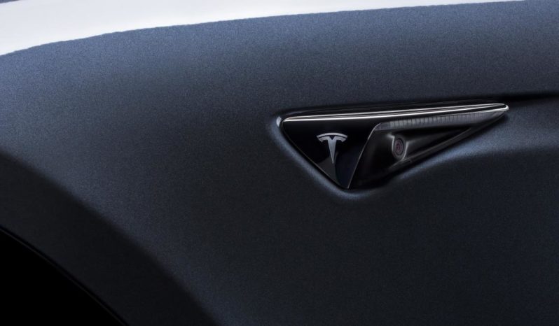 Tesla Model S lleno