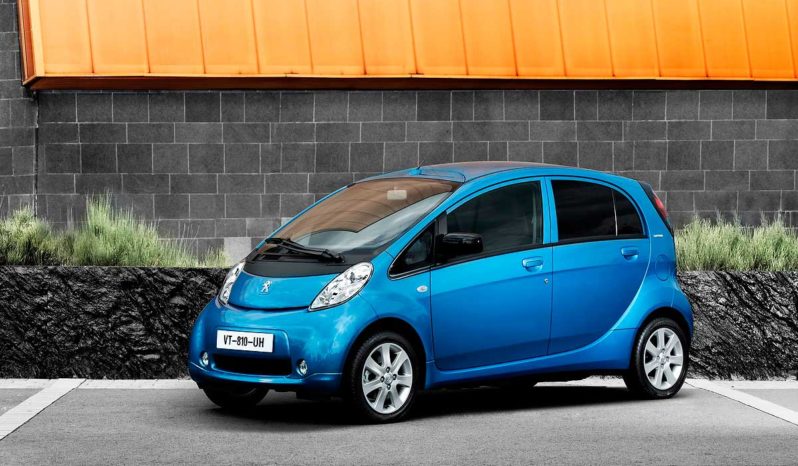Peugeot iOn lleno