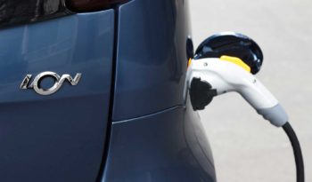 Peugeot iOn lleno