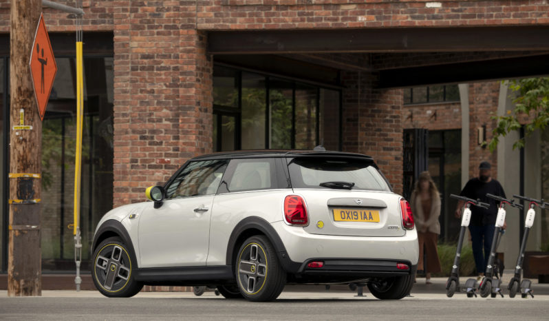 Mini Cooper SE lleno
