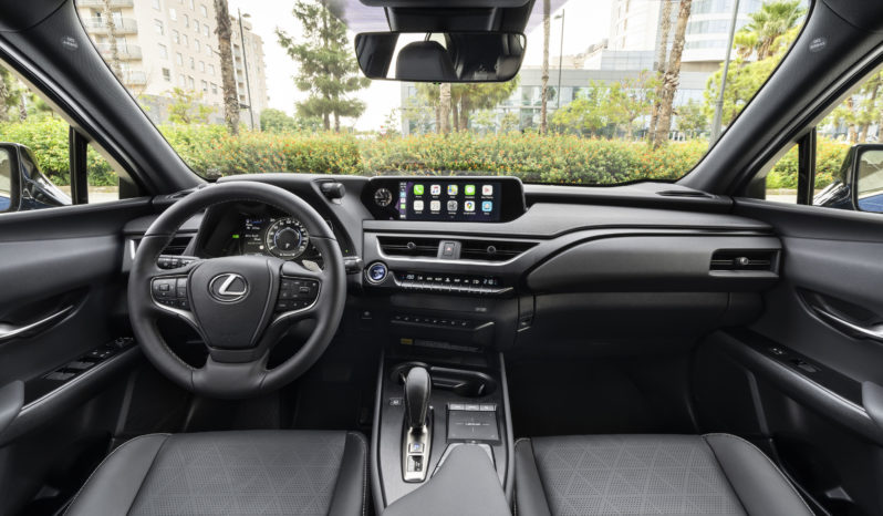 Lexus UX 300e lleno