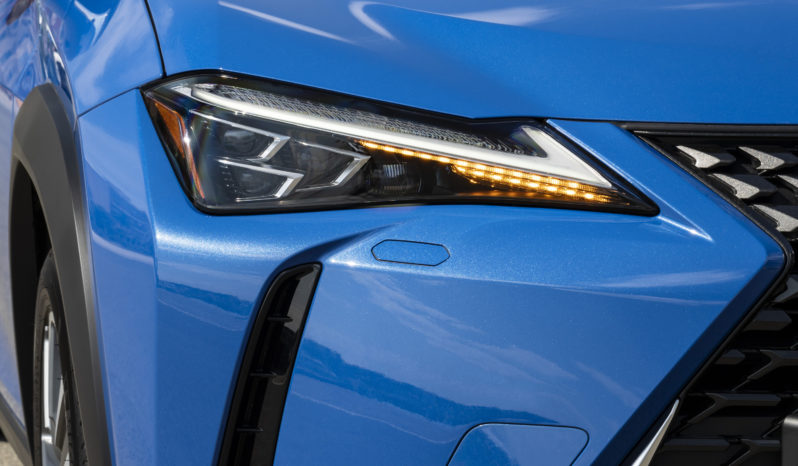 Lexus UX 300e lleno