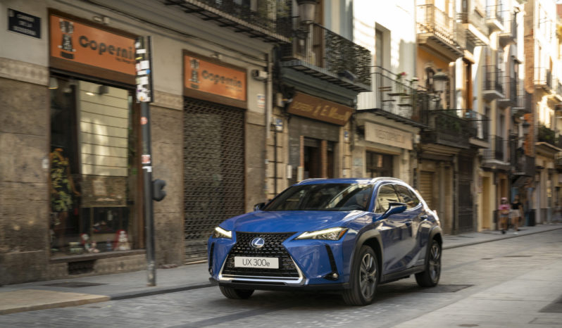 Lexus UX 300e lleno