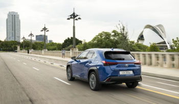 Lexus UX 300e lleno