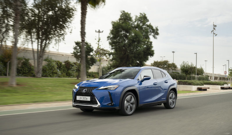 Lexus UX 300e lleno