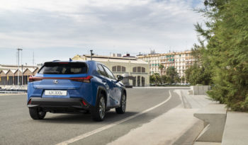 Lexus UX 300e lleno