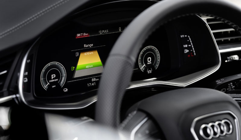 AUDI Q8 TFSIe QUATTRO lleno