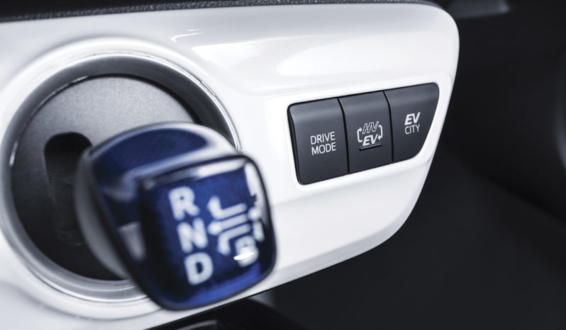 Toyota Prius Plug-in lleno