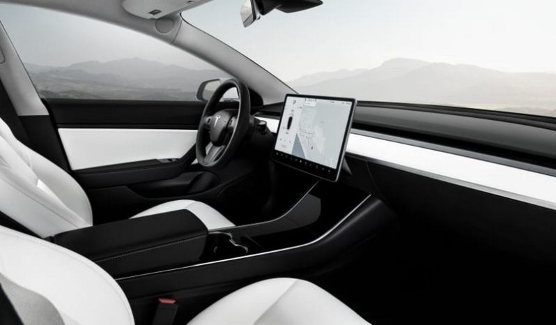 Tesla Model 3 lleno