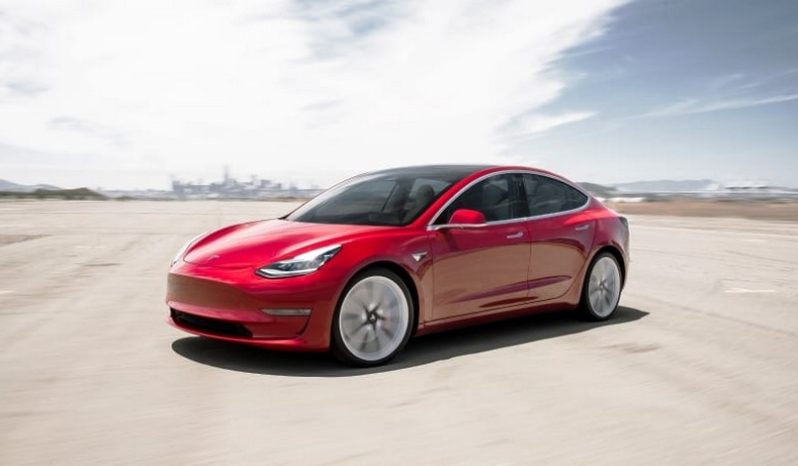 Tesla Model 3 lleno