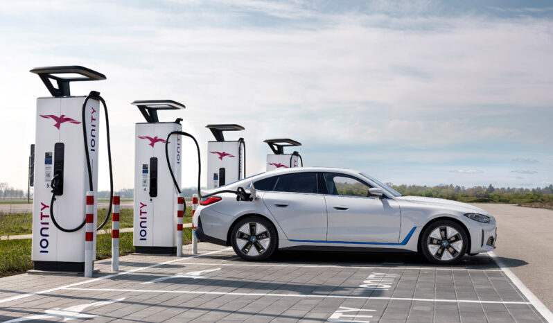 BMW i4 lleno