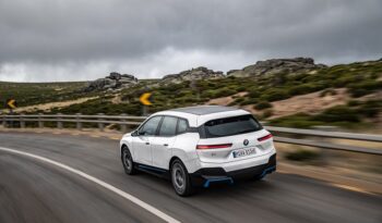 BMW iX lleno