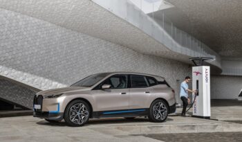 BMW iX lleno