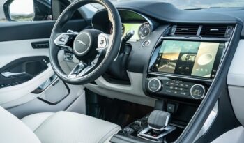 Jaguar E-Pace híbrido enchufable lleno
