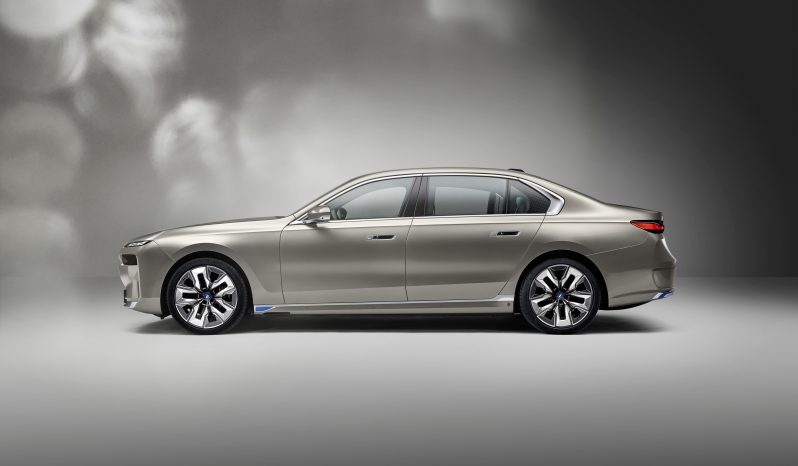 BMW i7 lleno