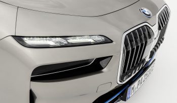 BMW i7 lleno
