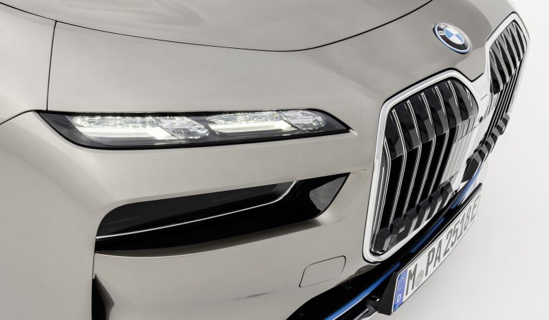 BMW i7 lleno