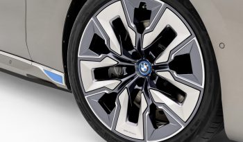 BMW i7 lleno