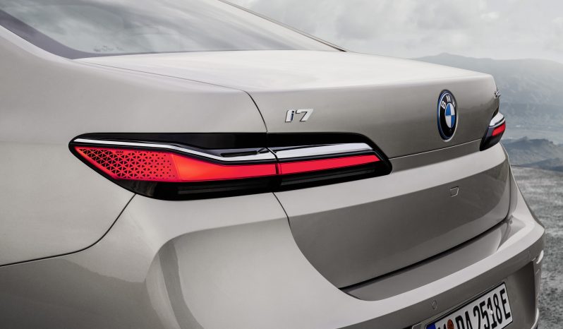 BMW i7 lleno