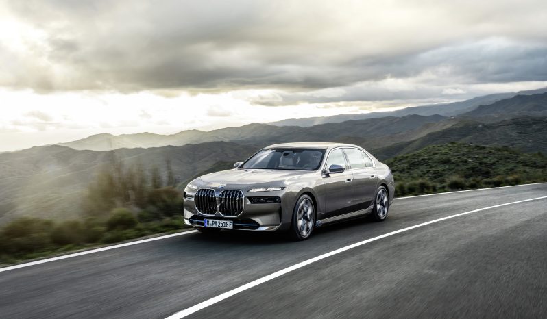 BMW i7 lleno
