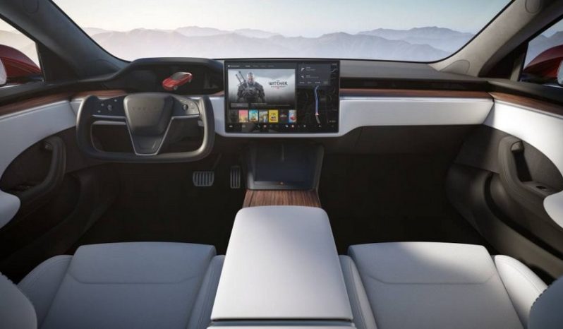 Tesla Model S (2023) lleno