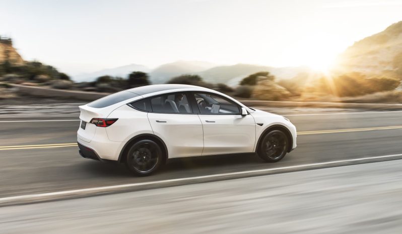 Tesla Model Y lleno