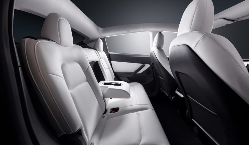 Tesla Model Y lleno
