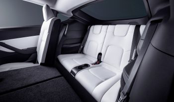 Tesla Model Y lleno