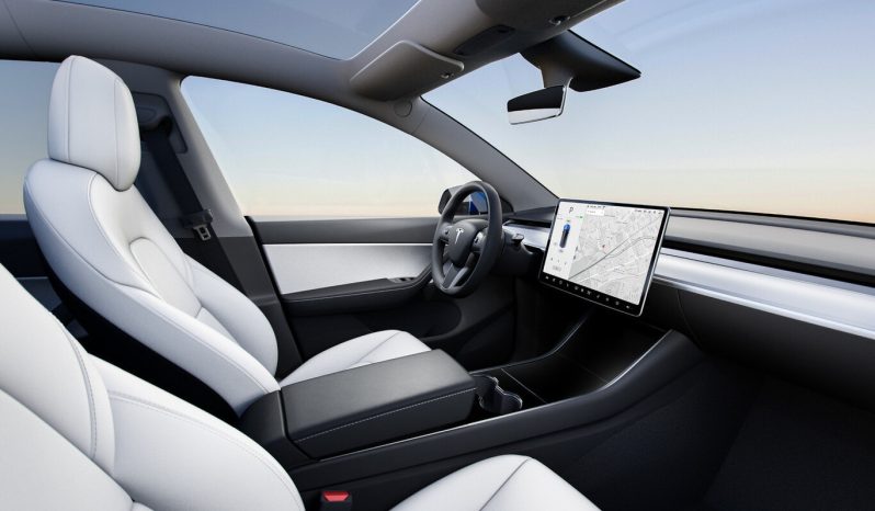 Tesla Model Y lleno