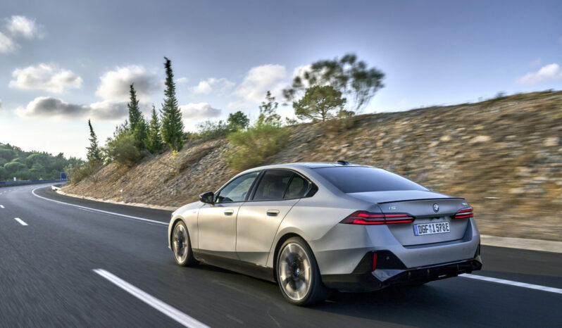 BMW i5 lleno