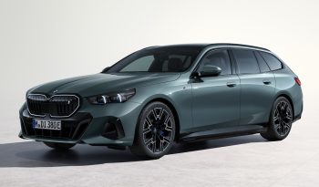 BMW i5 Touring lleno