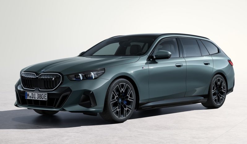 BMW i5 Touring lleno