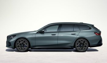 BMW i5 Touring lleno