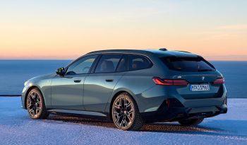 BMW i5 Touring lleno