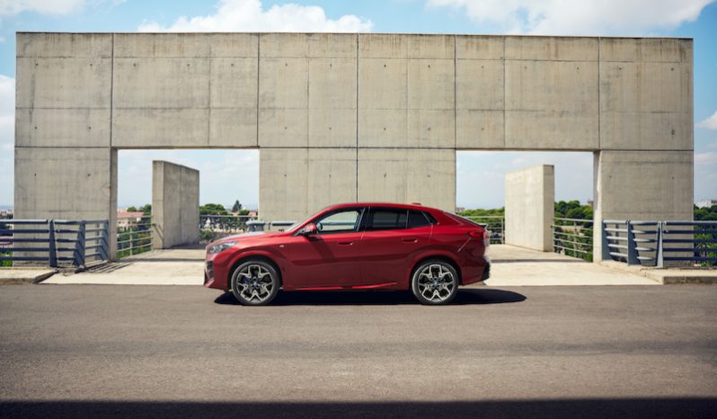 BMW iX2 lleno