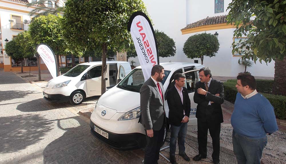 Las dos furgonetas e-NV200 entregadas por Nissan Al Ayuntamiento de Marbella