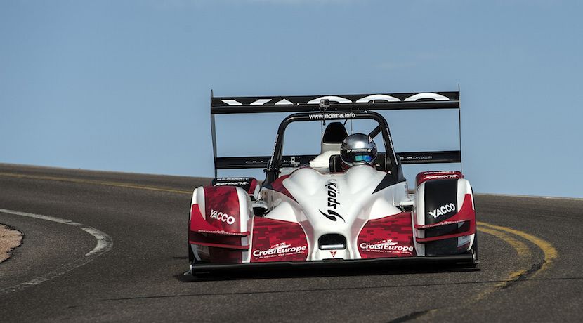 Romain Dumas a bordo de un Norma M20 RD eléctrico, vencedor Pikes Peak 2016