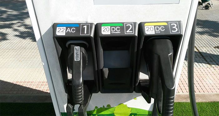 AC, CHAdeMO y Combo. Disponibles 3 mangueras para la recarga