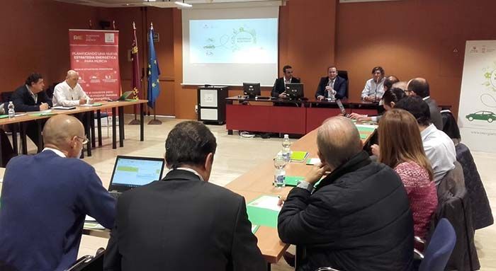 Mesa de trabajo vehículo eléctrico en Murcia