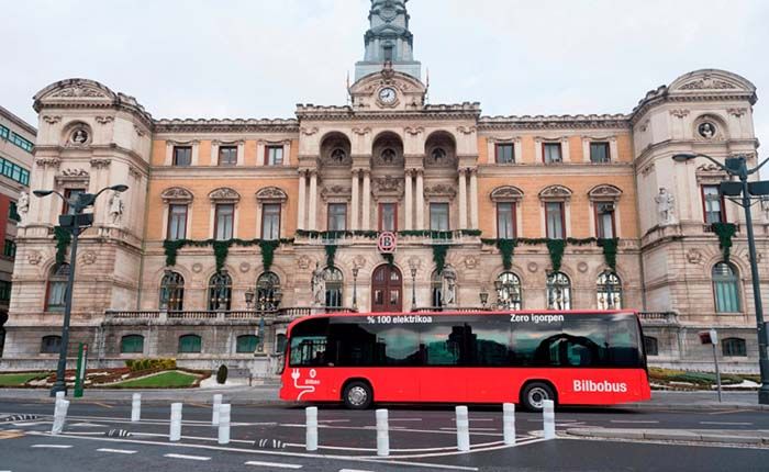 El Irizar i2e circula por Bilbao