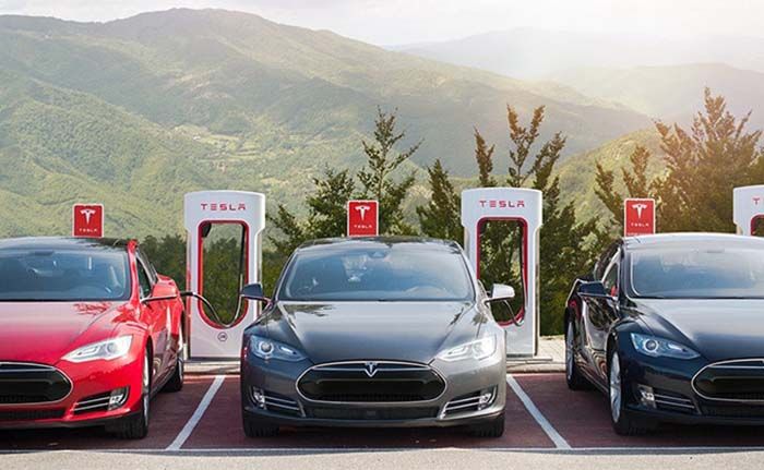 Tweet de Elon MUsk anunciando los supercargadores a 350 kW