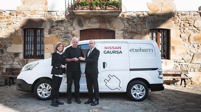 La e-NV200 cedida al Asador Etxebarri por Nissan Gaursa