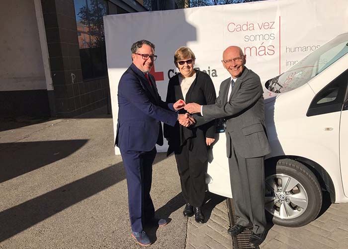 Nissan cede a Cruz Roja de Madrid una e-NV200 Evalia