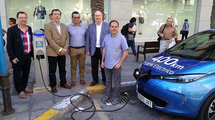 Inauguración del primer punto de carga público en Alicante