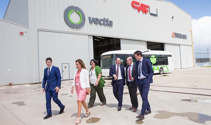 Visita a las instalaciones de la planta de Trenasa y Vectia, ambas pertenecientes al grupo CAF