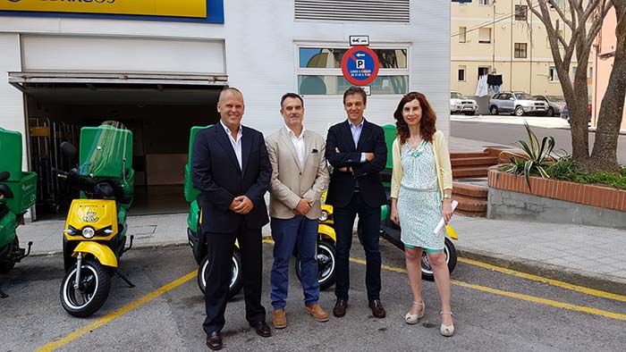 Acto de entrega de las motos en Santander