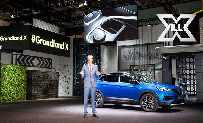 Michael Lohschelle presenta el Opel Grandland X en Frankfurt