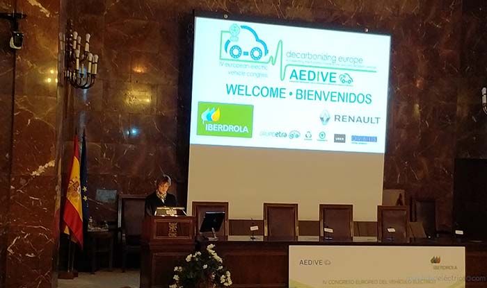 El IV Congreso europeo del vehículo elétrico fue inaugruado por la Ministra de Medioambiente, Isabel García Tejerina